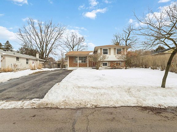 2nd image of 32 Rollscourt Gdns