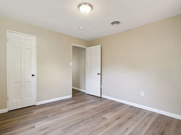 1614 W Union St — Photo 15