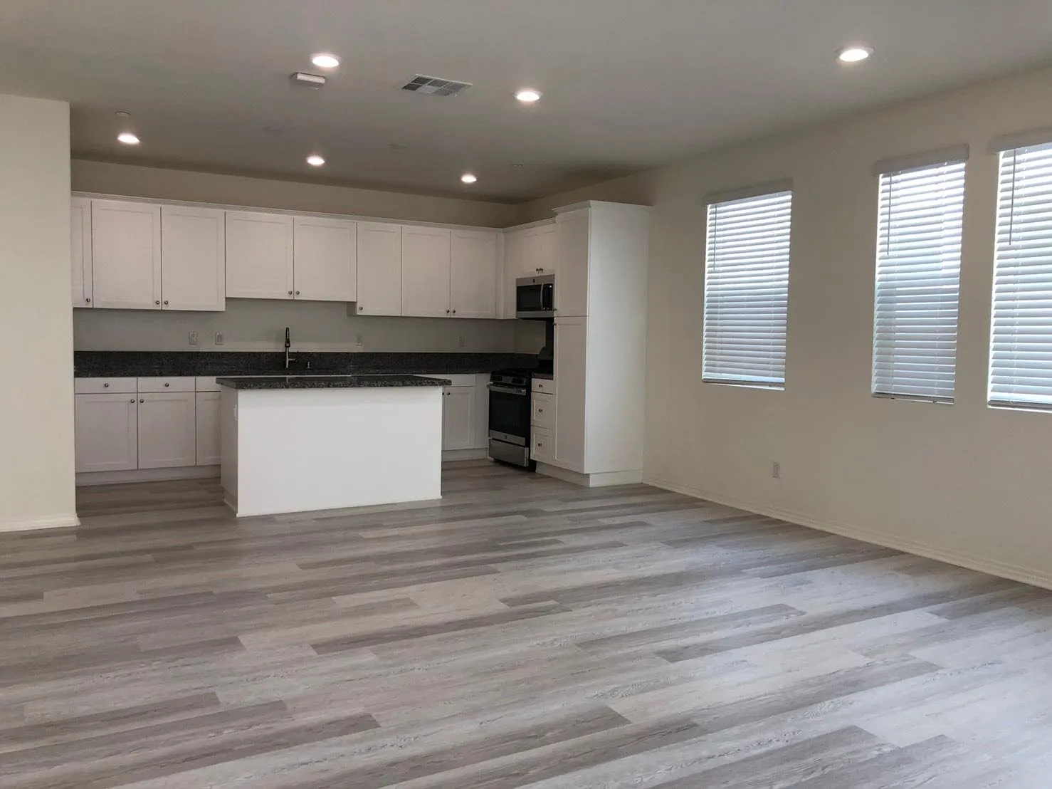 3 bed, 2.5 bath, 1801 sqft, $3,500 — Photo 1