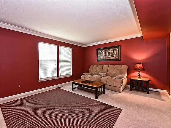 4th image of 524 Halliwell St