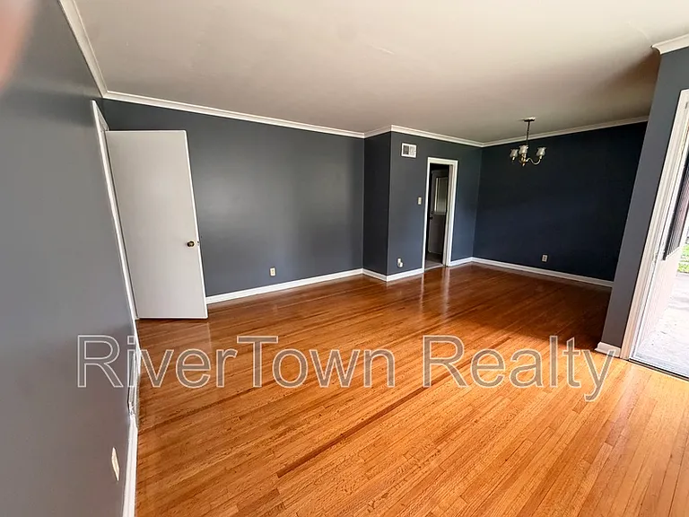 1517 Baxter Ave — Photo 4