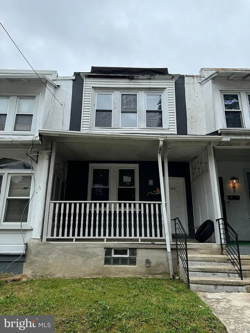 270 E Sharpnack St photo 1