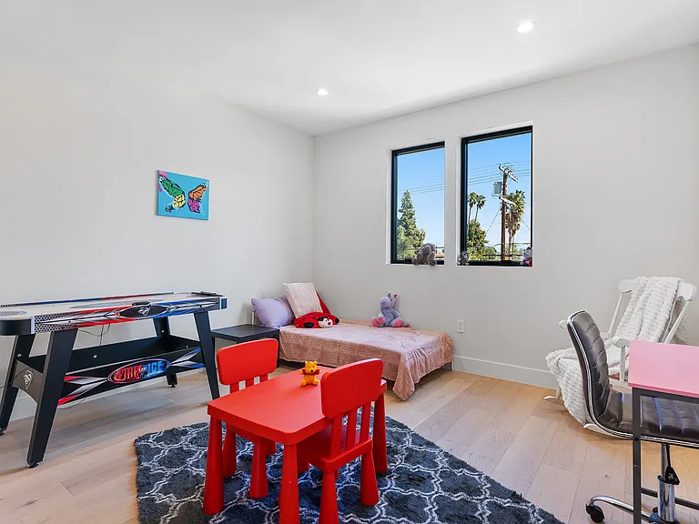 5012 Enfield Ave — Photo 41