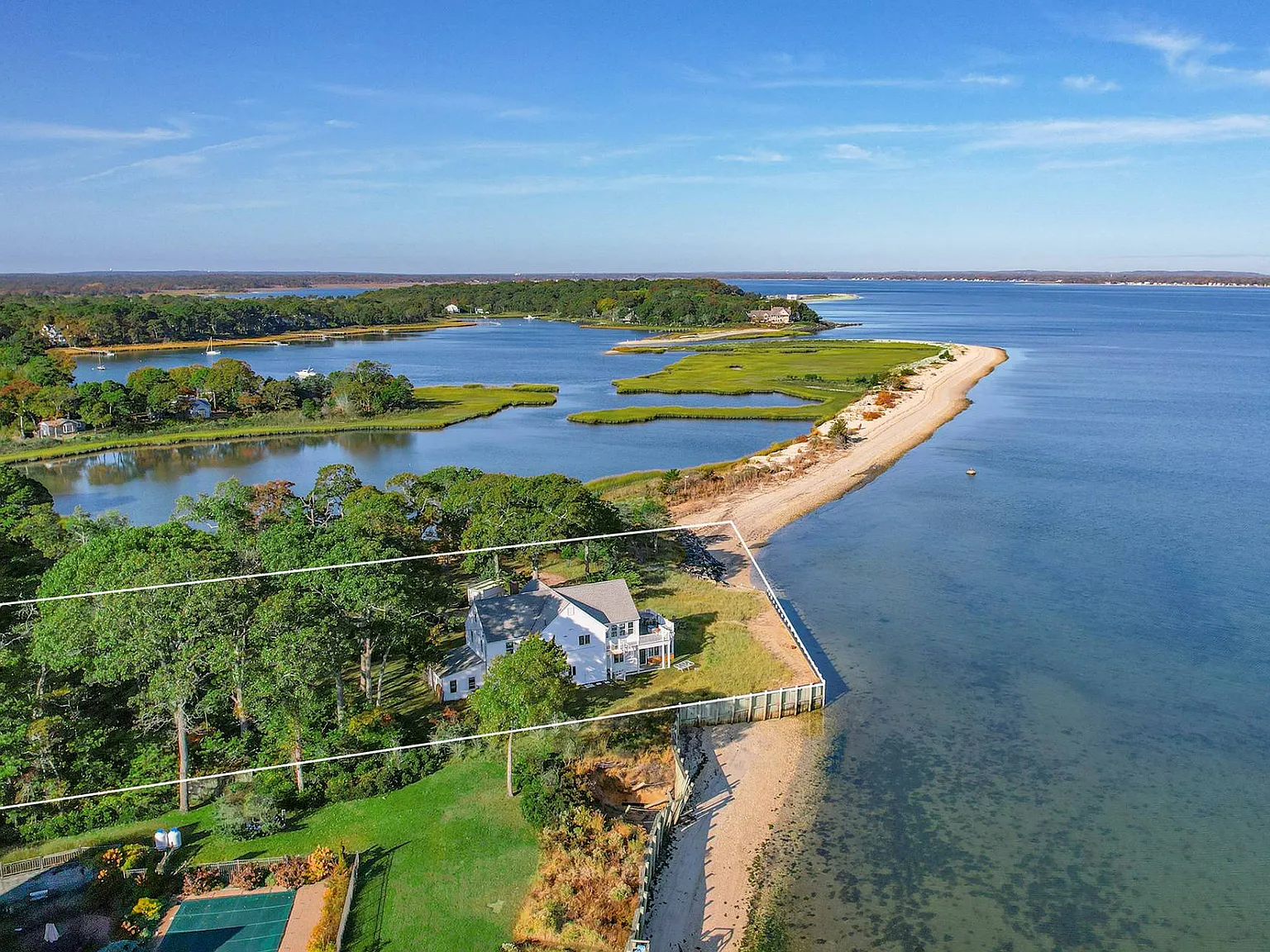 Renovated Waterfront Home On 6 Acres — Photo 1