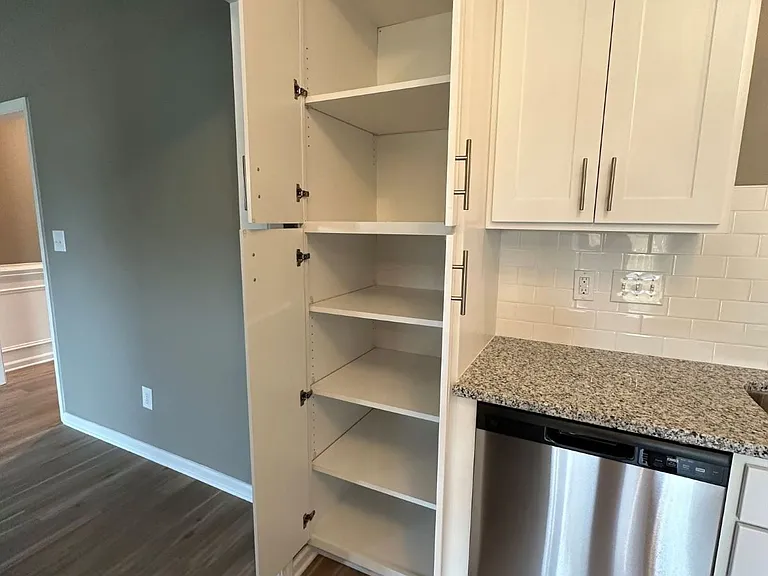 928 Kingscote Dr — Photo 14