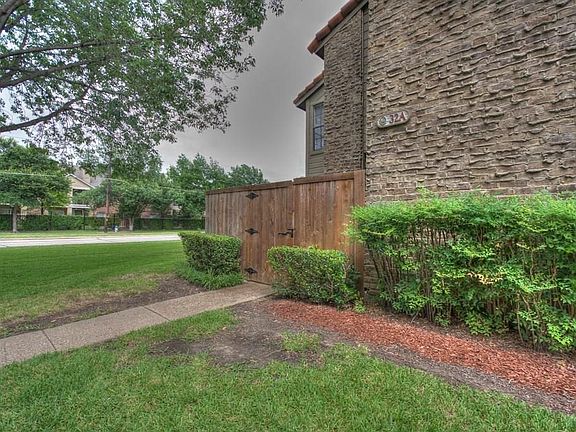 3rd image of 333 Melrose Dr APT 32A