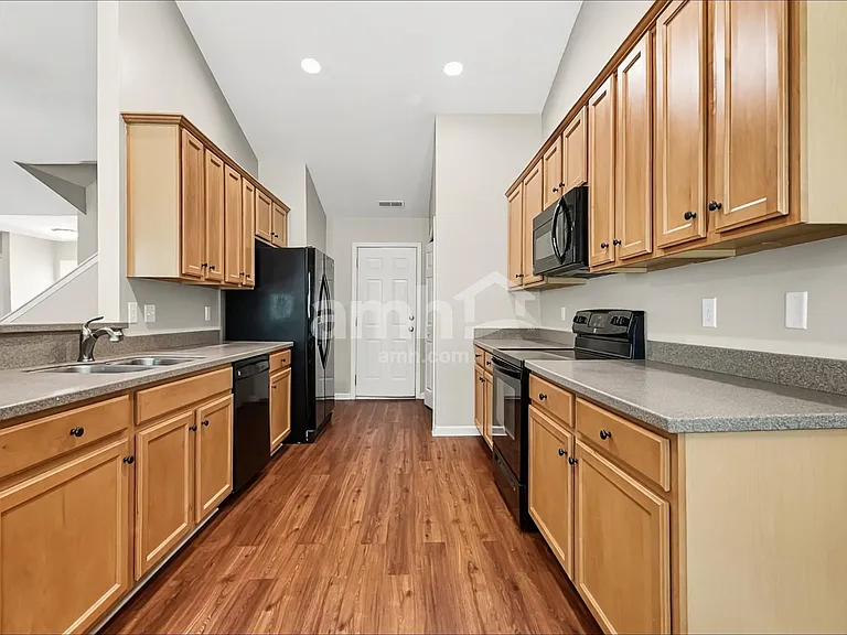 9029 Robins Nest Way — Photo 4