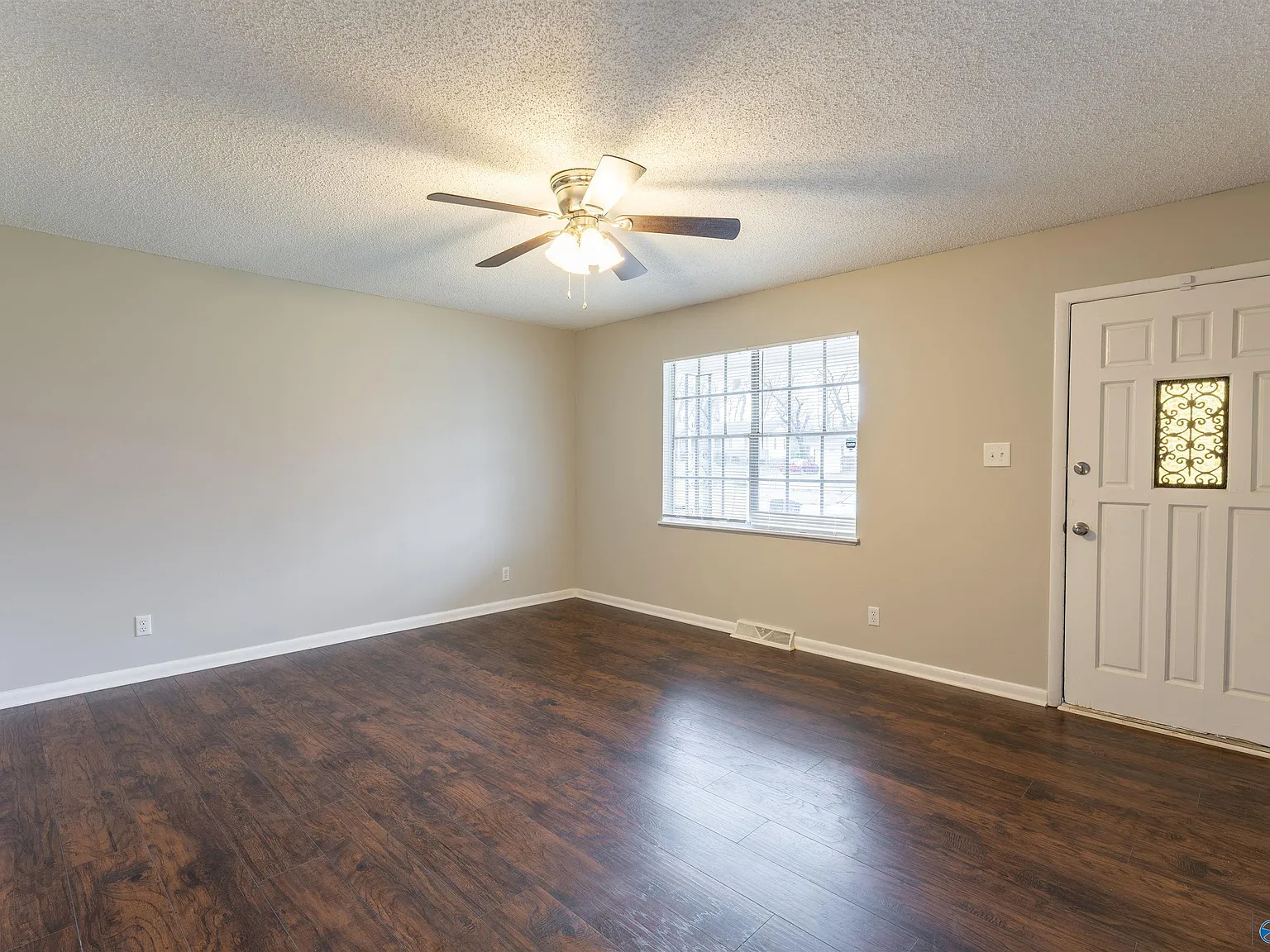 3 bed, 2.0 bath, 1170 sqft, $1,450 — Photo 3