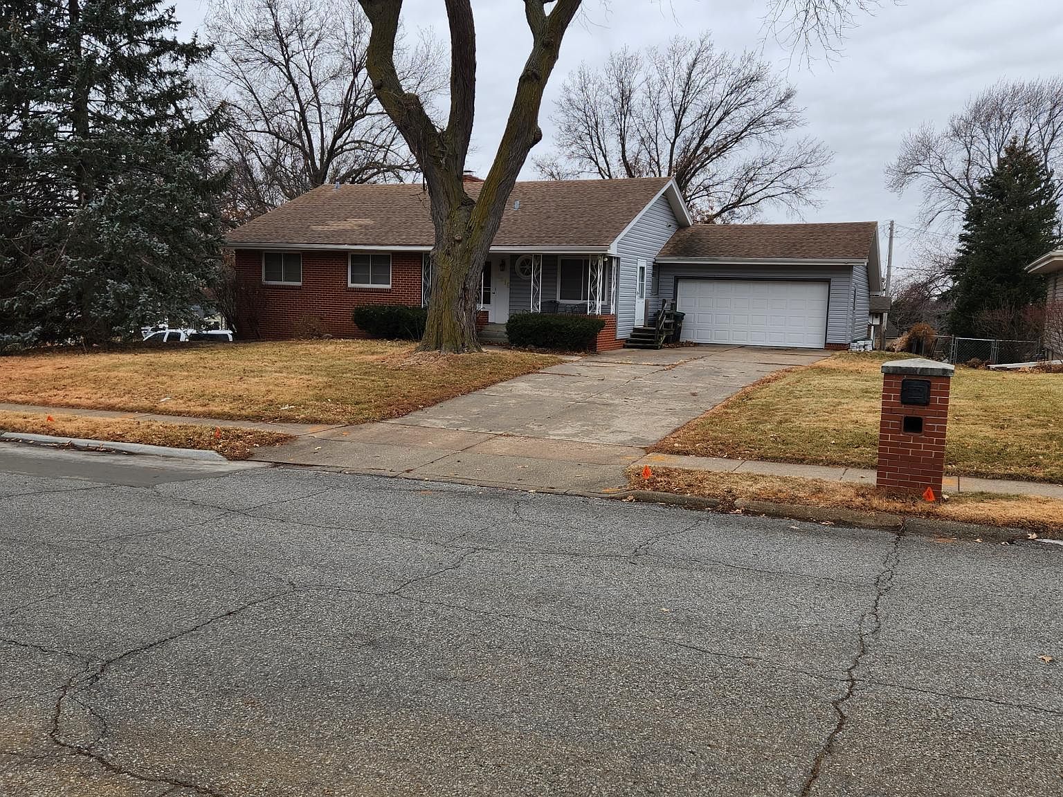 2916 S 74th St, Omaha, NE 68124 | Zillow