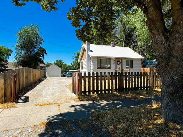 617 W 6th St, Weiser, ID 83672