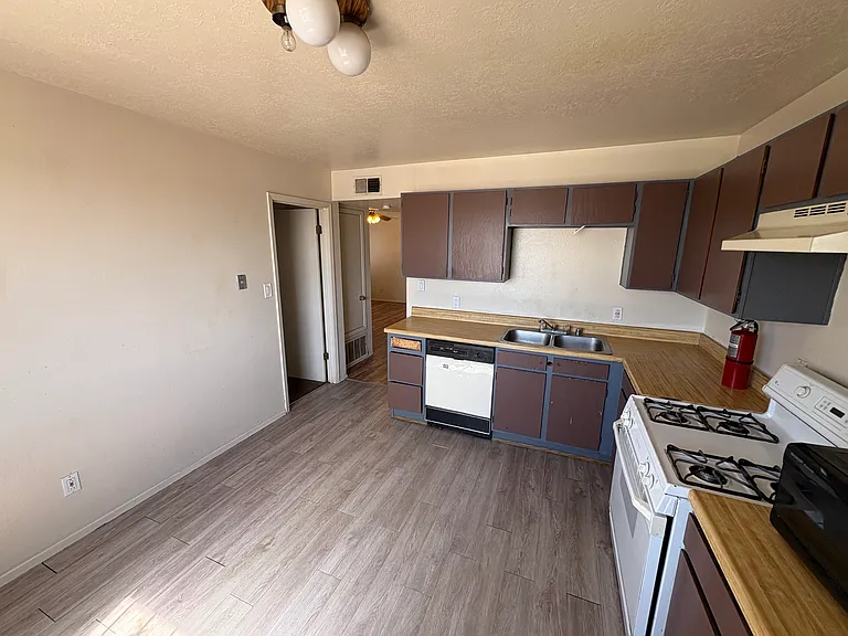 225 Figueroa St NE #4 — Photo 12