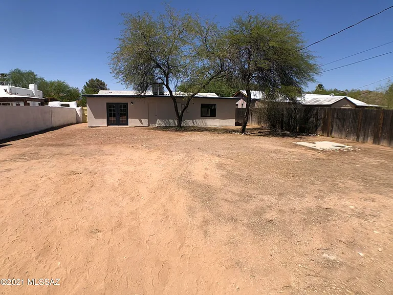 1440 E Edison St — Photo 17