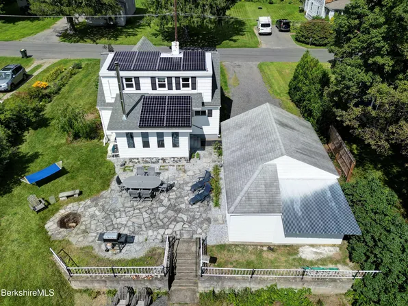 216 Oak St N, Housatonic, MA 01236