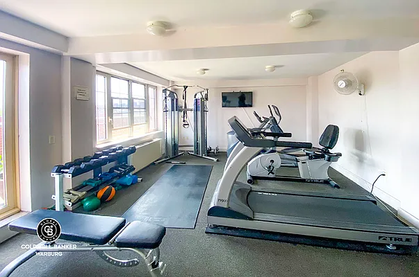 Rented by Coldwell Banker Warburg | media 25