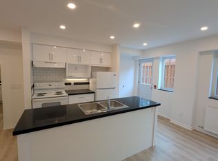 10 Elvaston Drive Toronto, Toronto, ON M4A 1M9