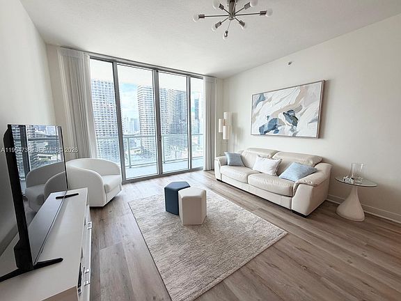 2nd image of 1111 SW 1st Ave #3022