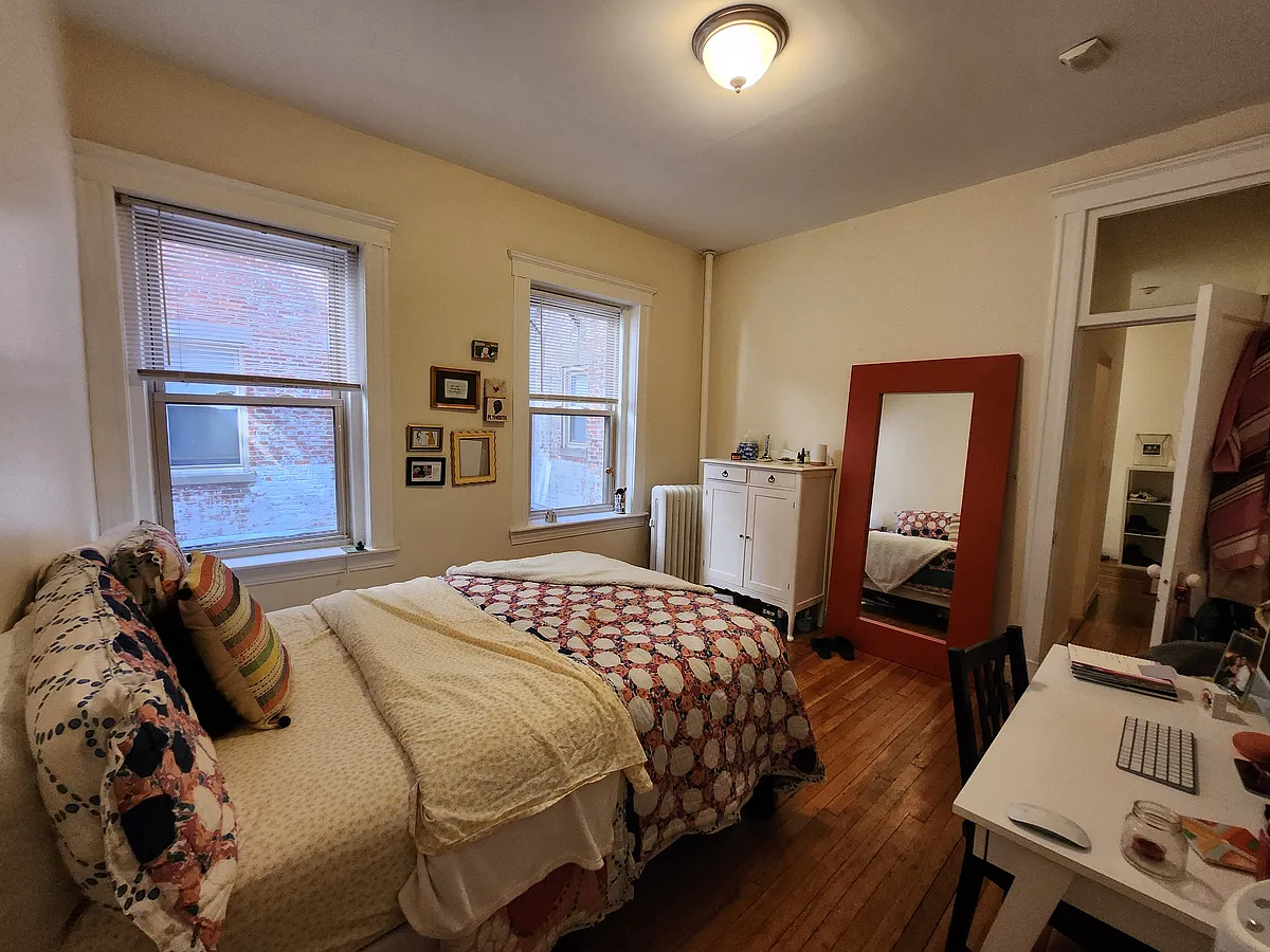 Building Photo - 31 Queensberry St #295