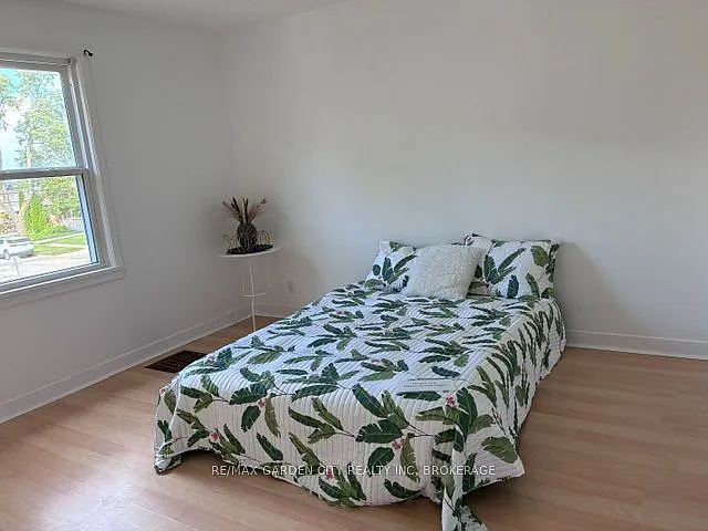 131 Lyons Ave — Photo 4