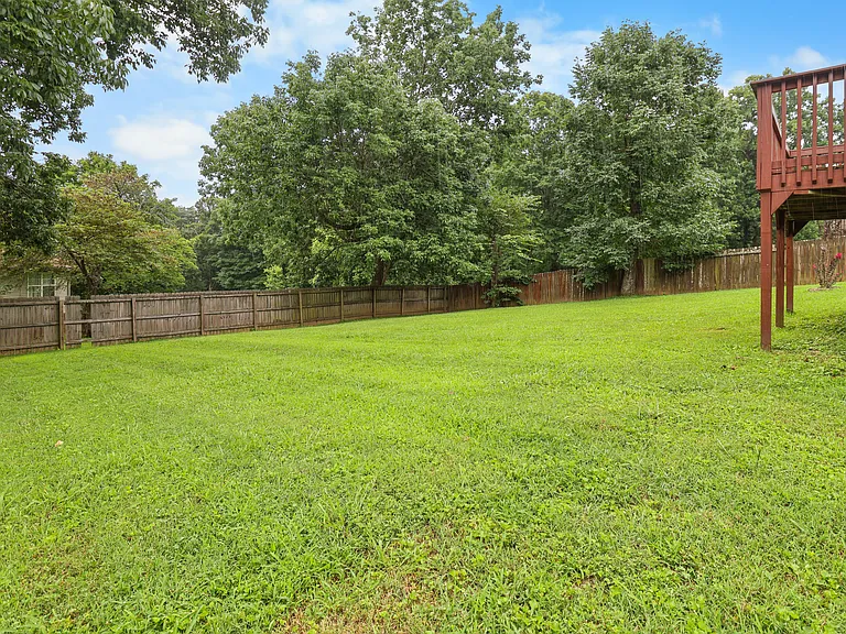 808 Leigh Ann Dr — Photo 32