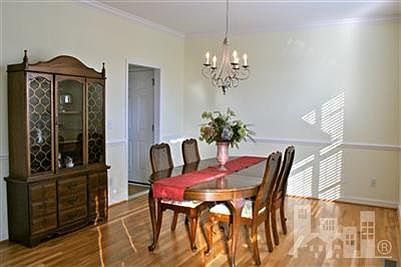 3rd image of 906 Rectory Court