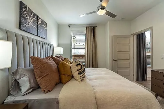 1 bed, 1.0 bath, 783 sqft, $1,199 — Photo 3