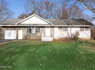 6 Rosemere Rd, Ballston Lake, NY 12019