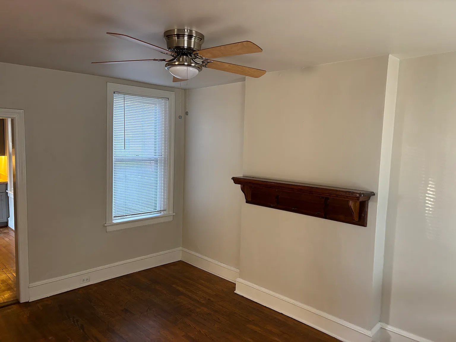 3 bed, 1.5 bath, 1000 sqft, $2,150 — Photo 4