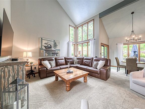 4th image of 272 Lynn Ann Dr