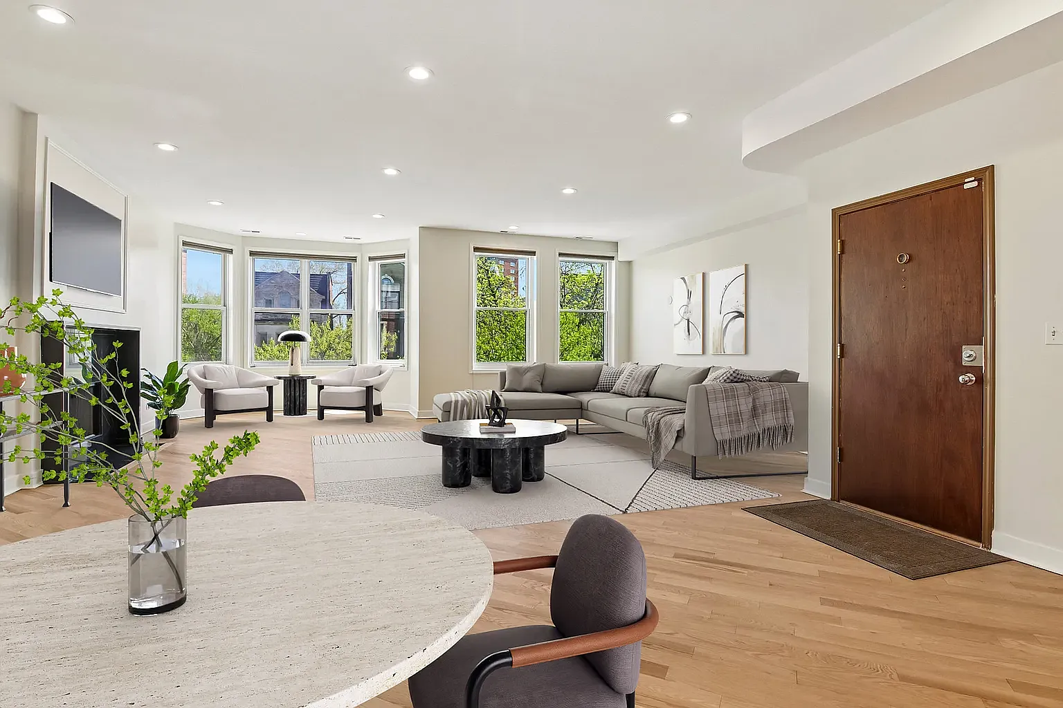 3 bed, 2200 sqft, $3,600 — Photo 3