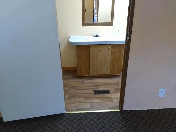 3rd image of 122 Bellcrest Ct