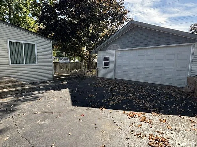 2 bed, 2.0 bath, 2050 sqft, $1,850 — Photo 2