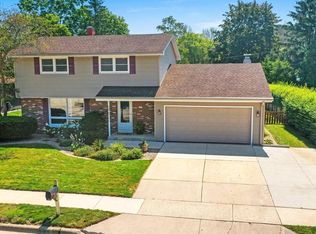 3203 Stokes Ln, Manitowoc, WI 54220