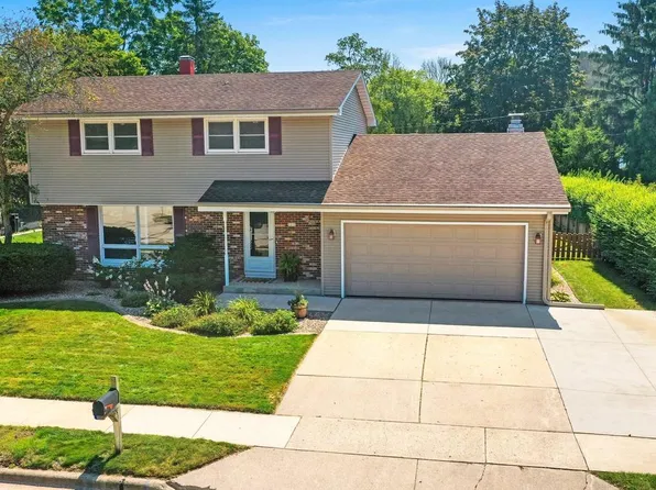 3203 Stokes LANE, Manitowoc, WI 54220