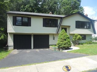 29 Ridge Hollow Rd, West Haven, CT 06516