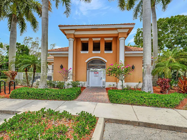 1418 W Wickham Cir #B — Photo 39
