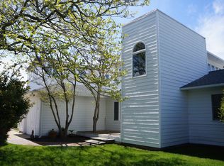 3 Seatuck Ln, Remsenburg, NY 11960