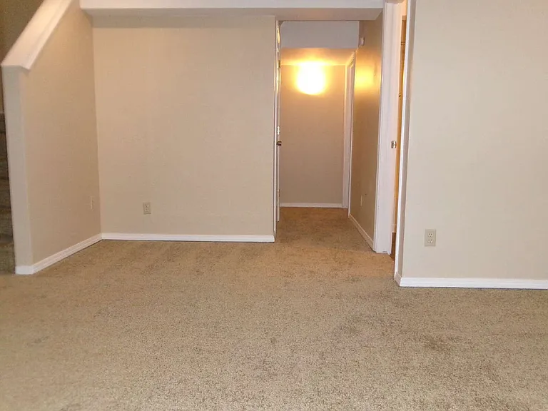 2429 E Monument St — Photo 22