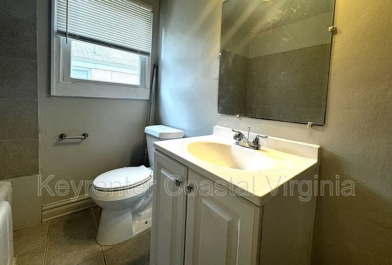 211 Rogers Ave #B — Photo 11