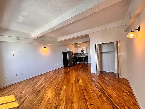 3rd image of 29-28 41st Ave #302