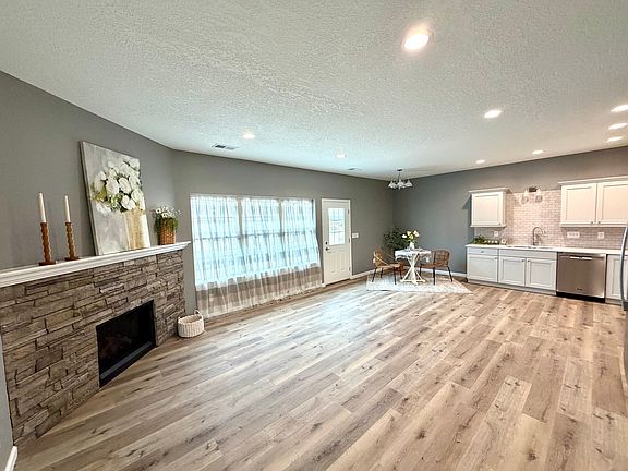 3rd image of 135 Countryview Ct