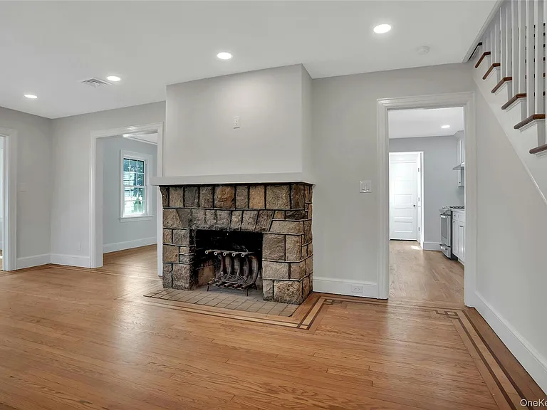 92 Hillside Ave — Photo 3