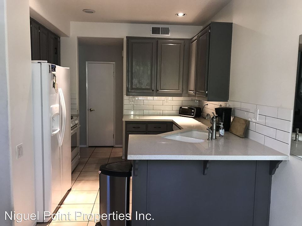 1st image of 8 Theatre Ln