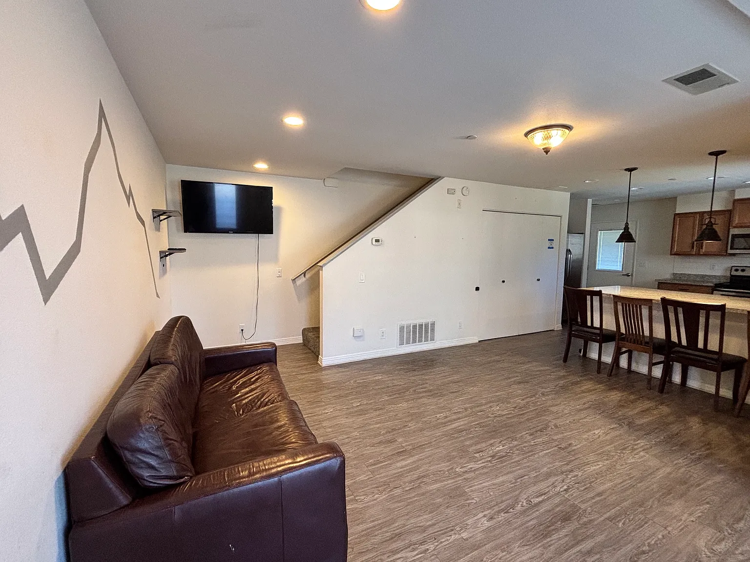 2 bed, 998 sqft, $2,900 — Photo 3