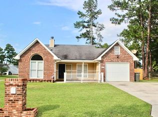 5620 Island View Dr, Hope Mills, NC 28348