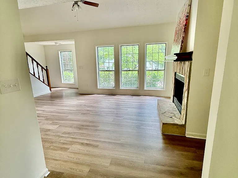 5012 Evelyn Way — Photo 6
