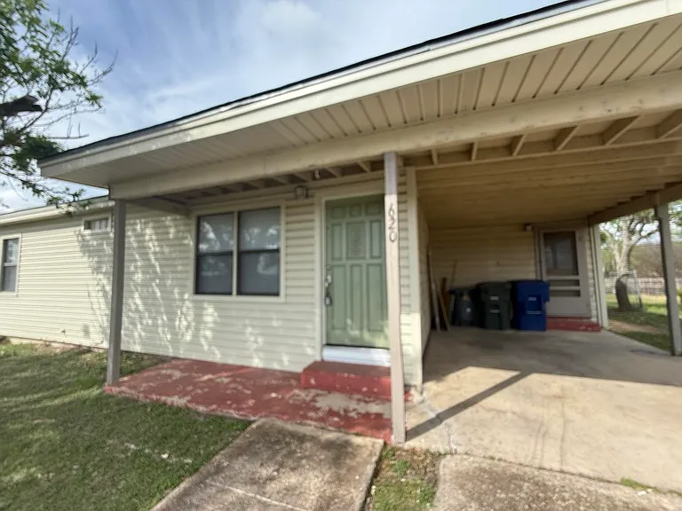 620 W Avenue B — Photo 18