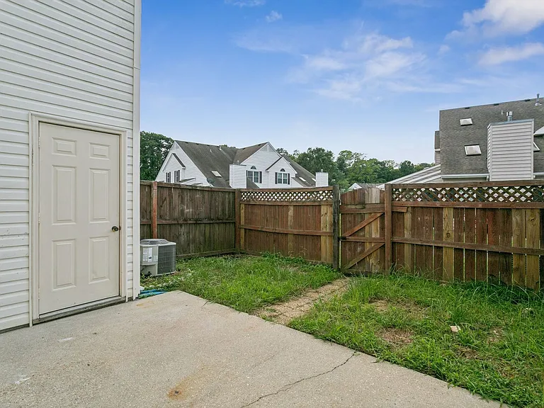104 Monument Ct — Photo 23
