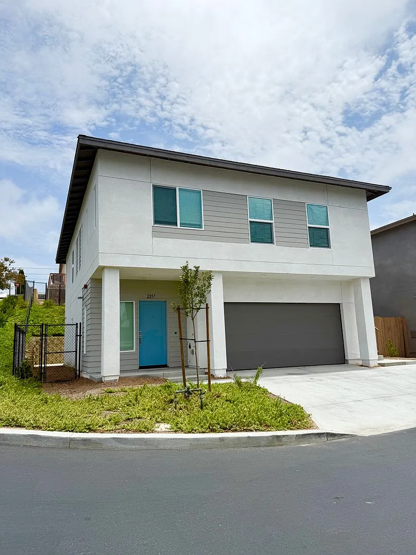 2201-2217 Bonita Ct — Photo 1