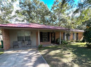 5106 Center Dr, Moss Point, MS 39563
