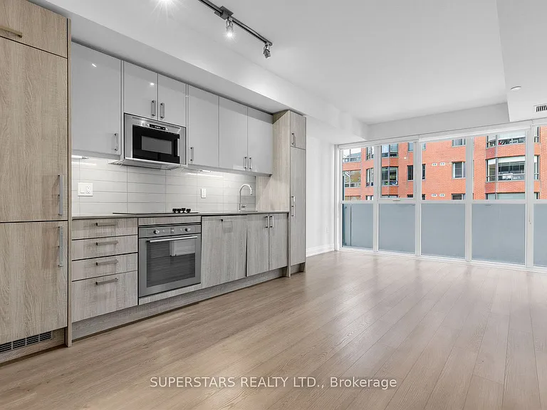 77 Mutual St #611 — Photo 1